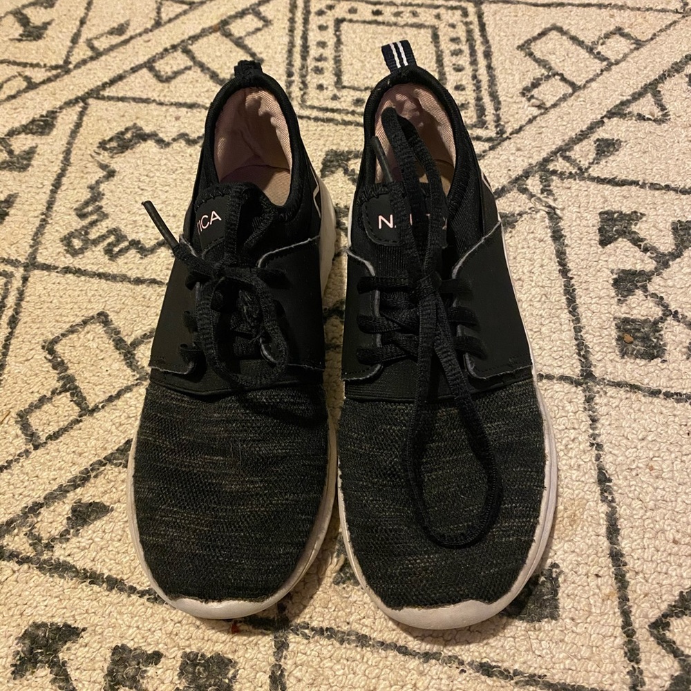 Black Tennis Shoes